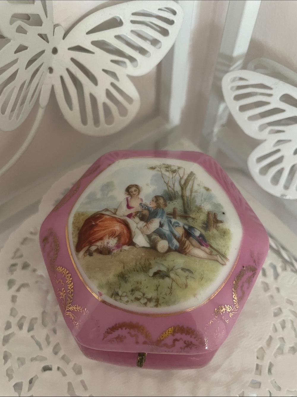 🫖🌸 Vintage Pink Porcelain Trinket Box with Mirror - Picture 3 of 8